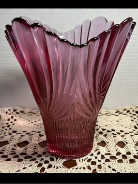 Fenton Dusty Rose Cranberry Ruffled Tulip Vase – 1970s Art Glass Collectible